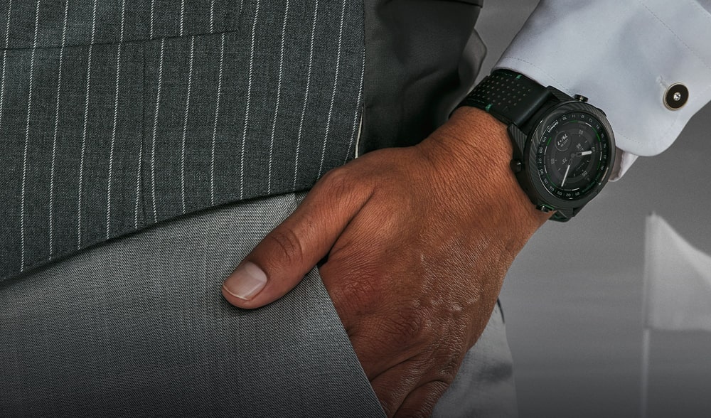 hodinky Garmin MARQ 2 Golfer Carbon na ruce